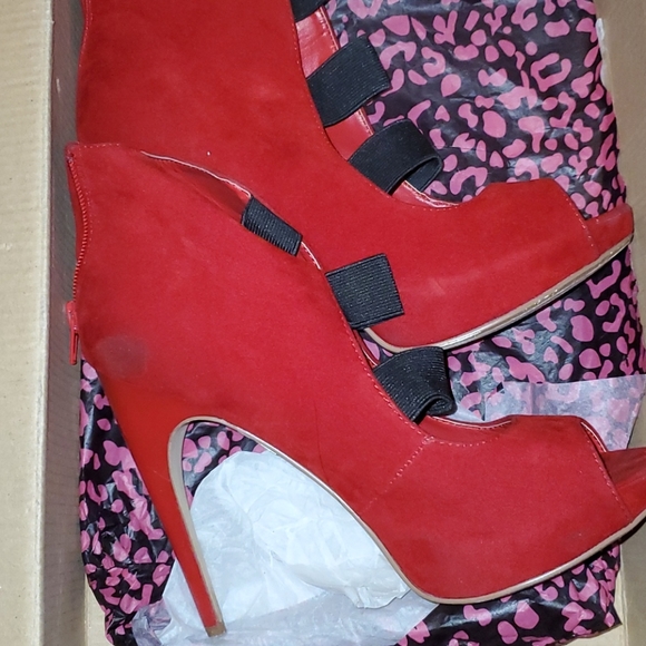 Dollhouse zip back women's bootie - Picture 8 of 12